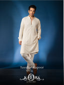 Tusshar Kapoor keeps it classic in our cream Lucknowi silk embroidered kurta with aligadhi.