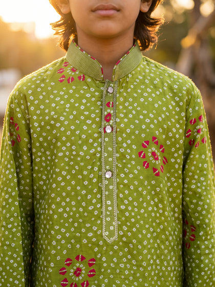 Green Bandhani Printed Silk Kurta with Cream Aligarhi Pant Set for Boys