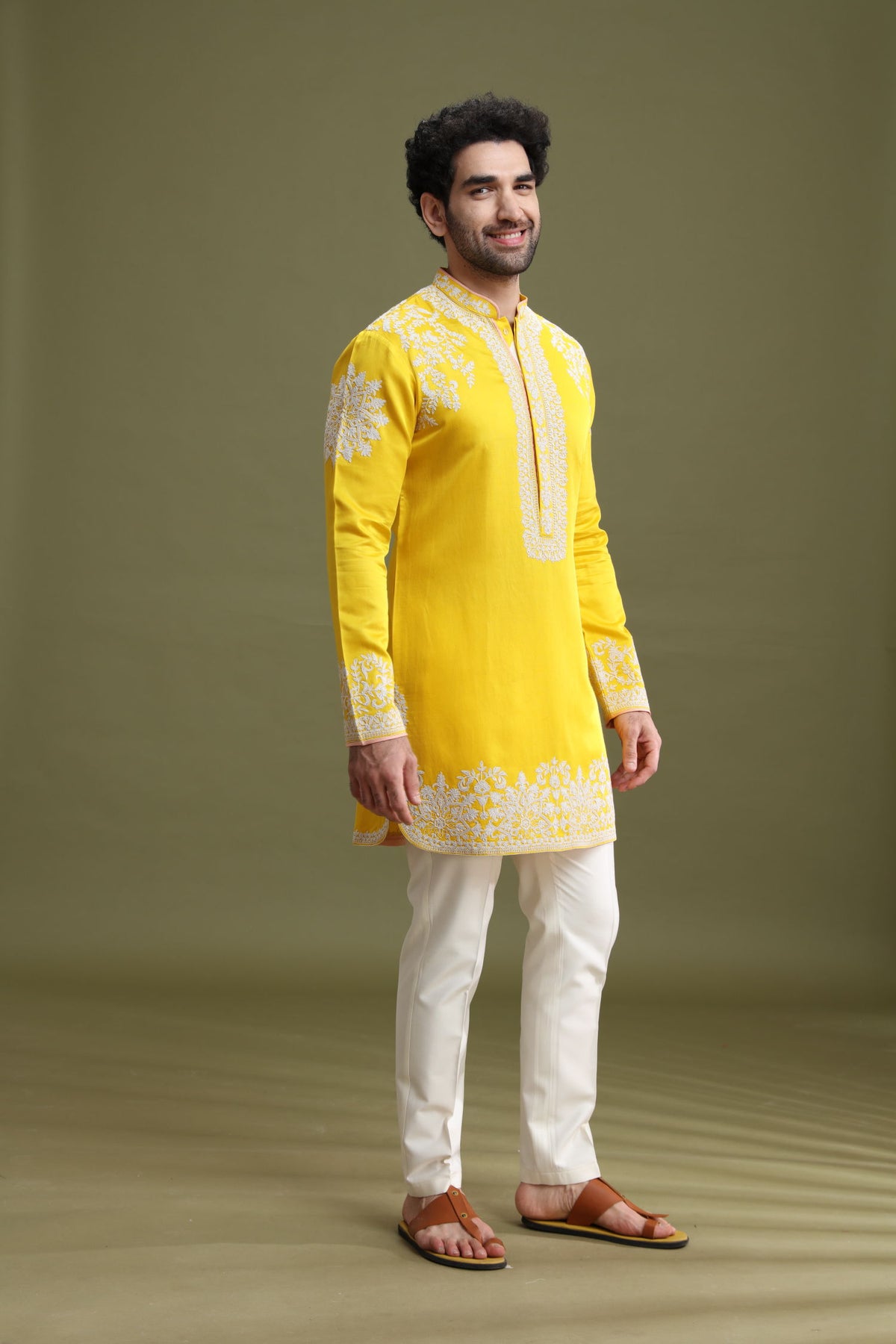 Side view of yellow short kurta set for men