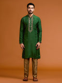 Green Silk Kurta Set with Dupatta and Highlight Embroidery