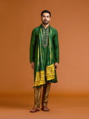 Green Silk Kurta Set with Dupatta and Highlight Embroidery