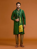 Green Silk Kurta Set with Dupatta and Highlight Embroidery