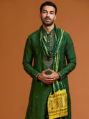 Green Silk Kurta Set with Dupatta and Highlight Embroidery