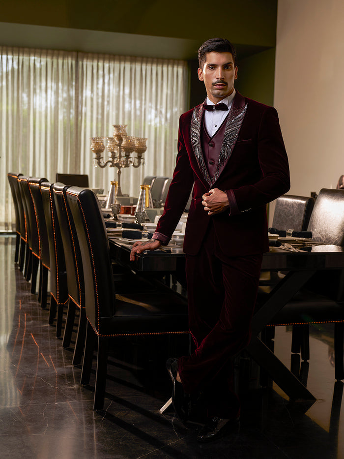 Wine Velvet Tuxedo Suit – A Statement of Regal Sophistication