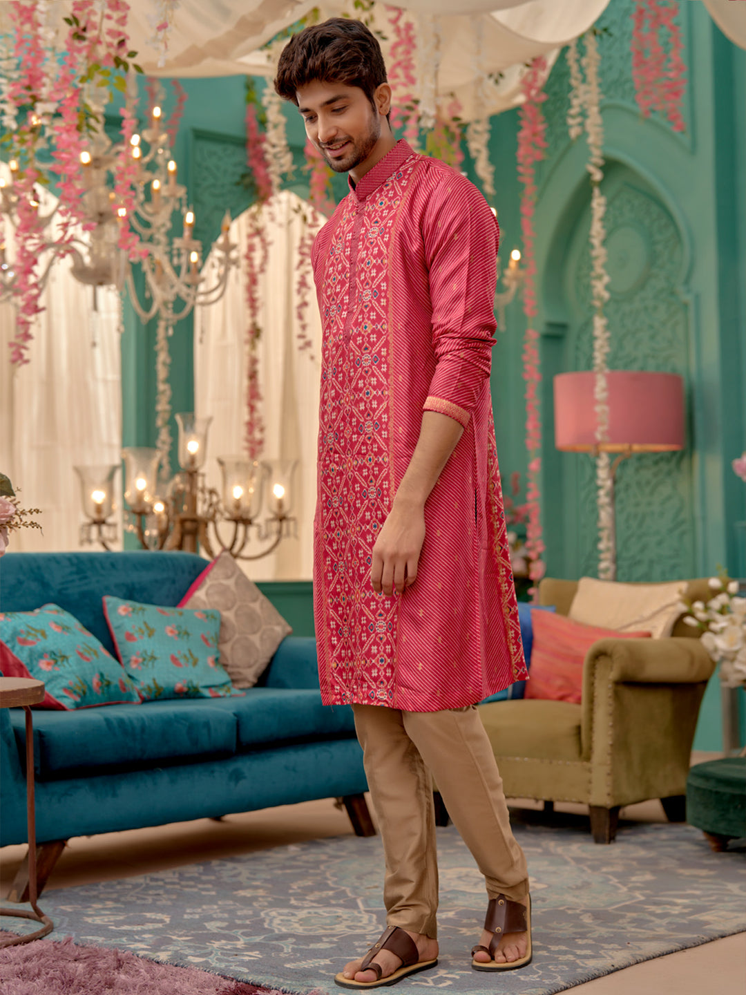 Elegant Kurta With Print Work and an Aligadi Pant