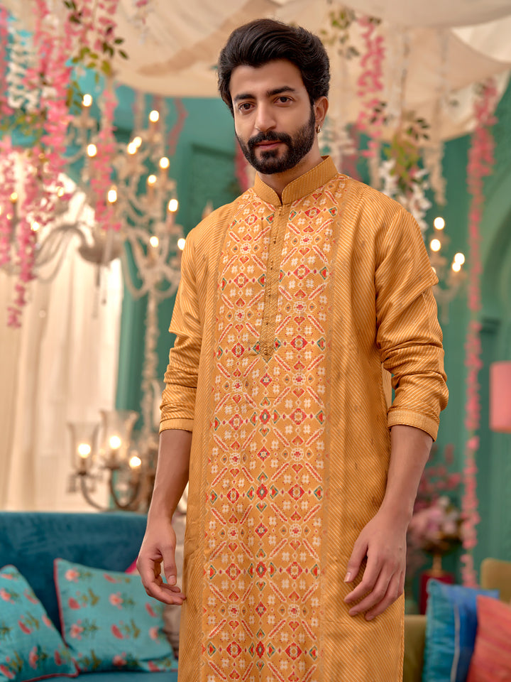 Elegant Kurta With Print Work and an Aligadi Pant