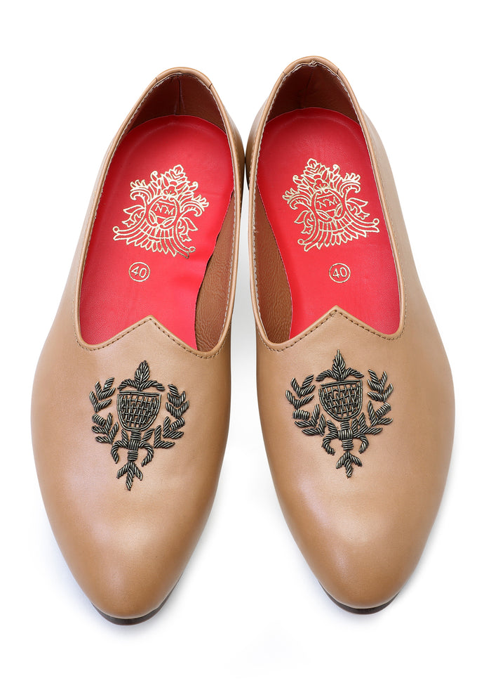 Beige Hand Crafted Zardoshi Embroidered Semi-Leather jutti - KORANM