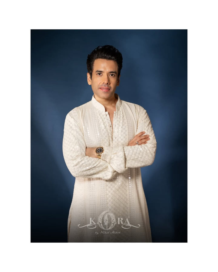 Tusshar Kapoor keeps it classic in our cream Lucknowi silk embroidered kurta with aligadhi.