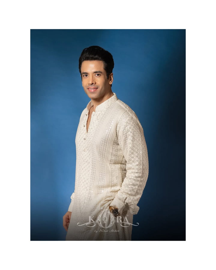 Tusshar Kapoor keeps it classic in our cream Lucknowi silk embroidered kurta with aligadhi.